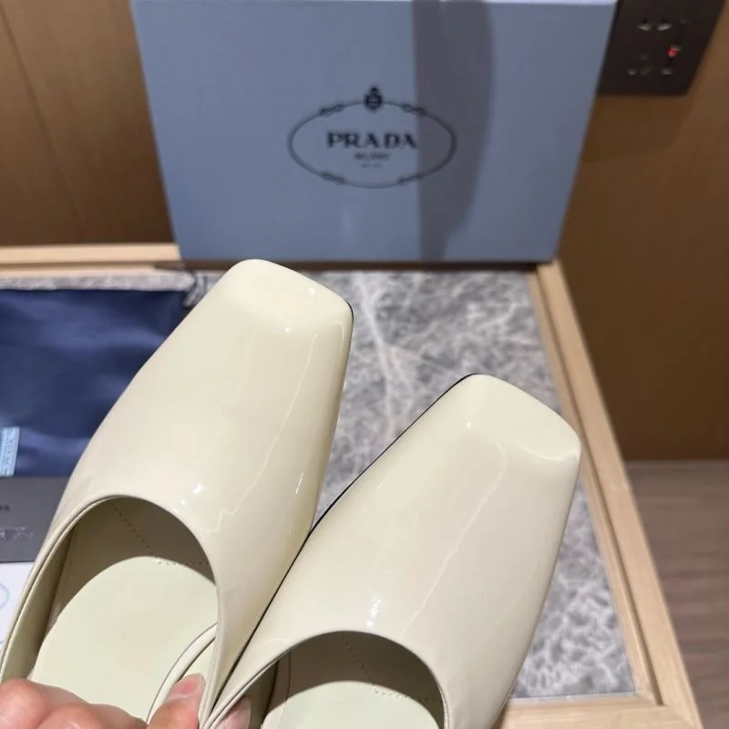 Trendsetting Prada Slippers 34637