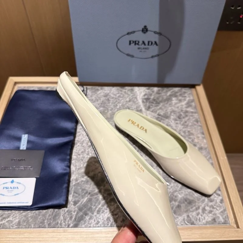 Trendsetting Prada Slippers 34637