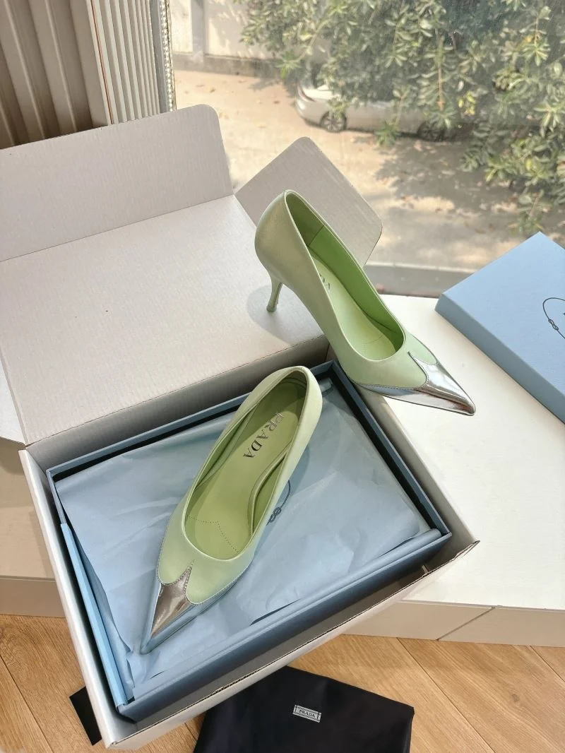 Prada Slippers Versatile 34614