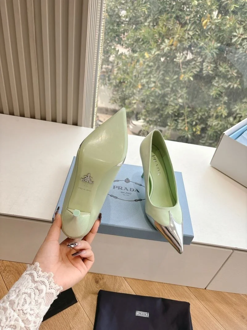 Prada Slippers Versatile 34614