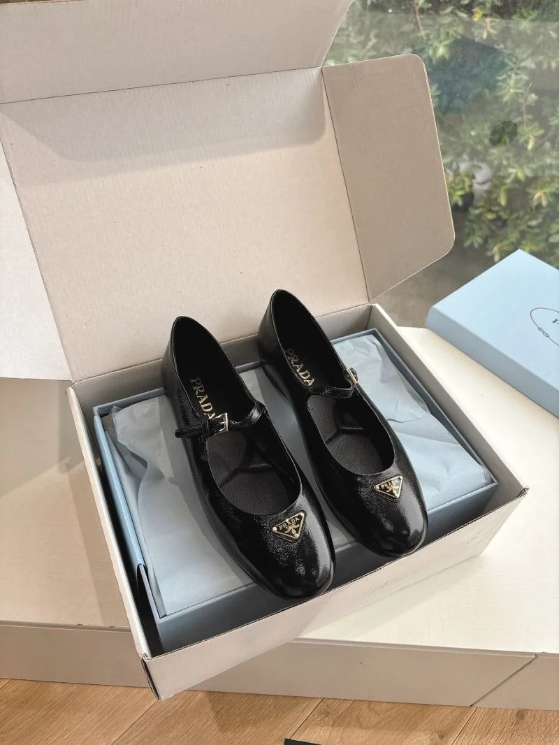 Modern Prada Slippers 34599