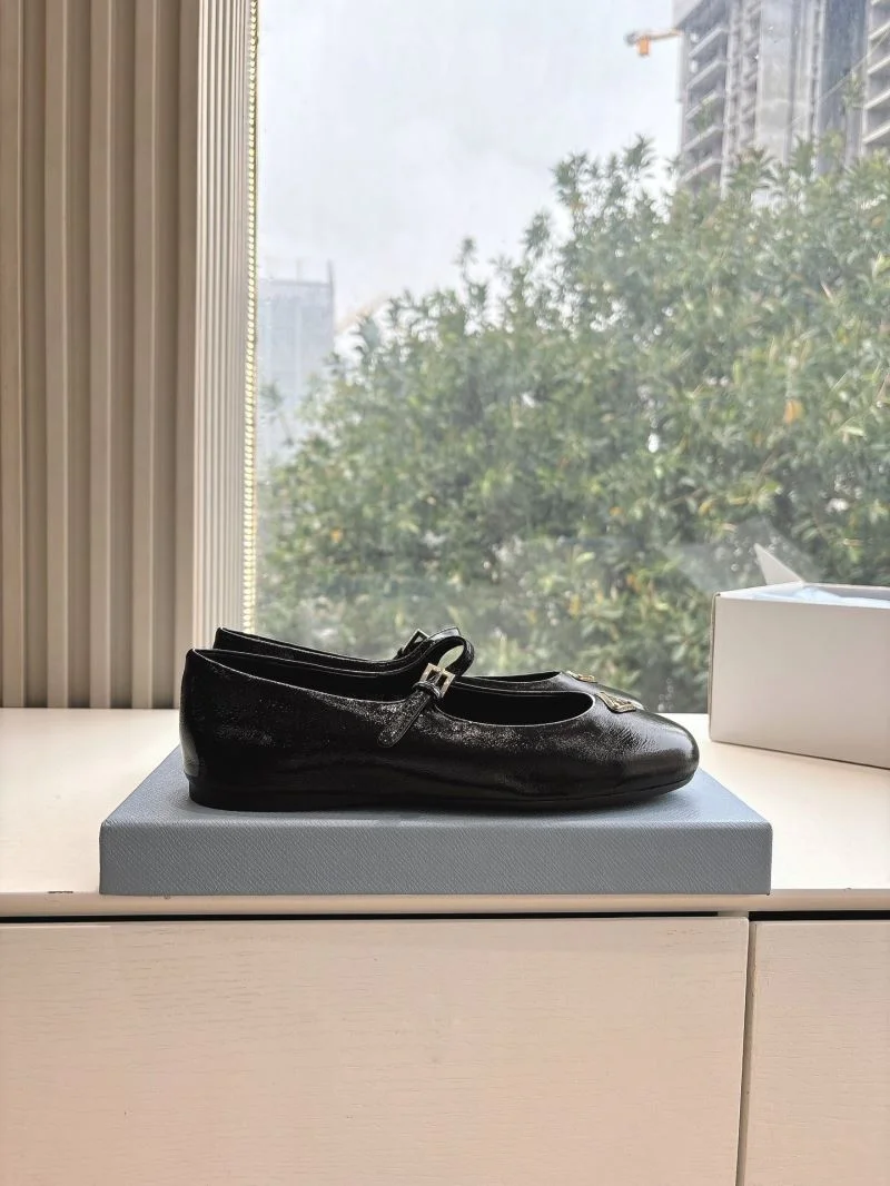 Modern Prada Slippers 34599