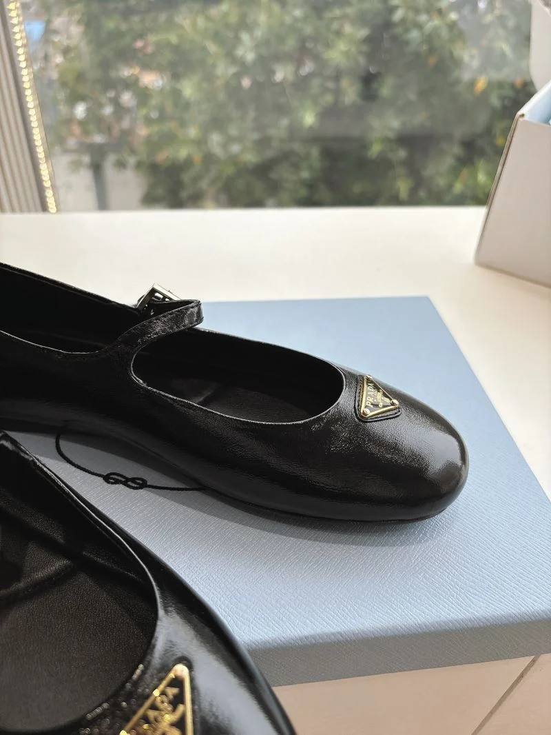 Modern Prada Slippers 34599