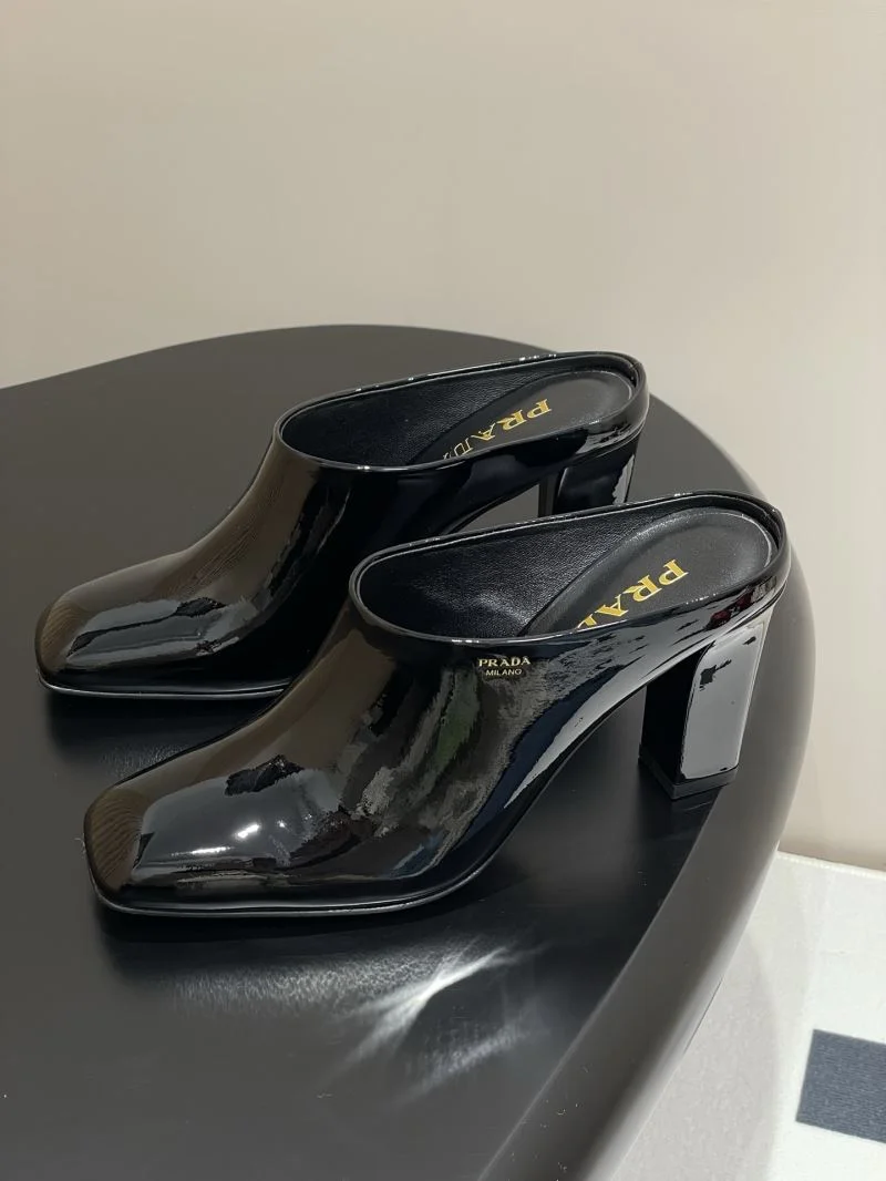 Prada Slippers Sleek 34596