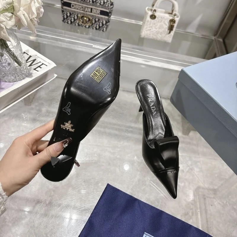 Prada Slippers Unique 34044
