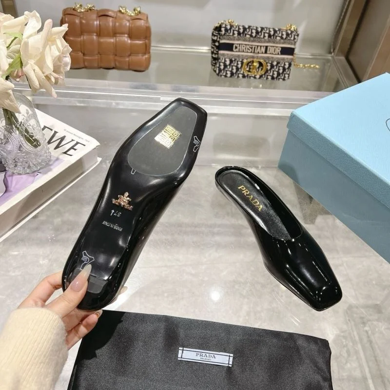 Prada Slippers Minimalist 34049