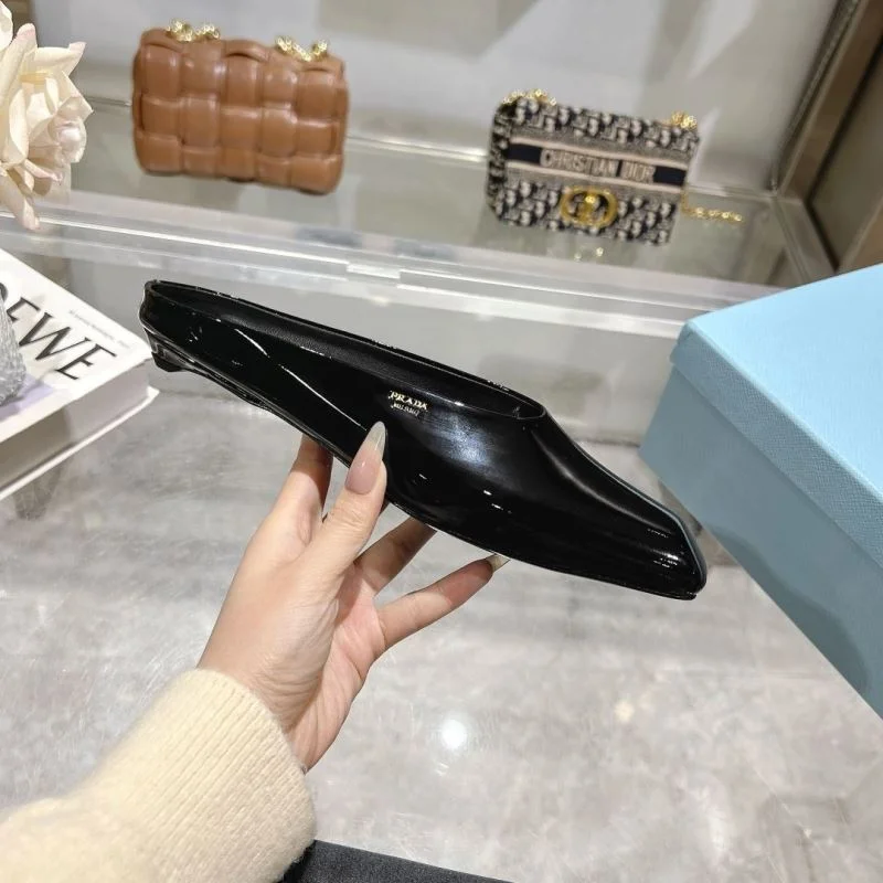 Prada Slippers Minimalist 34049