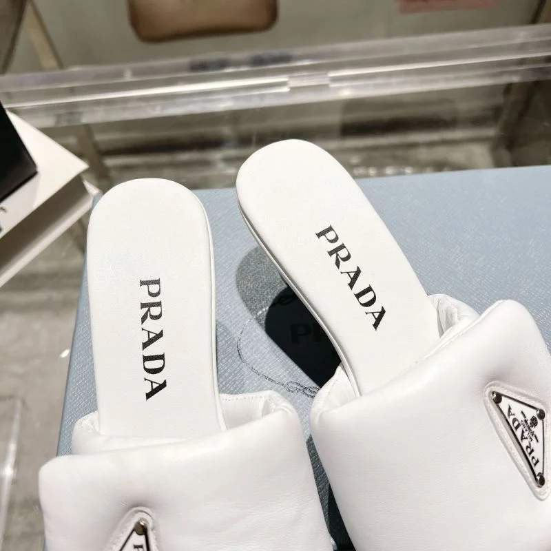Prada Slippers Elegant 34031