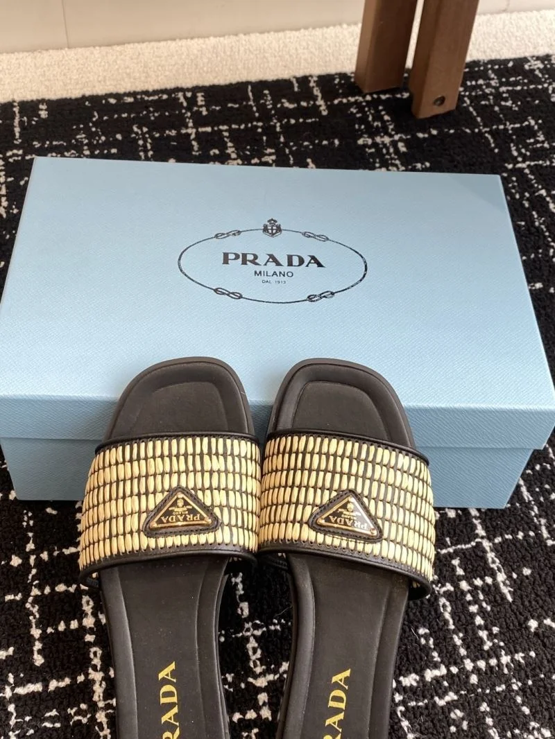 Prada Slippers Attractive 34023