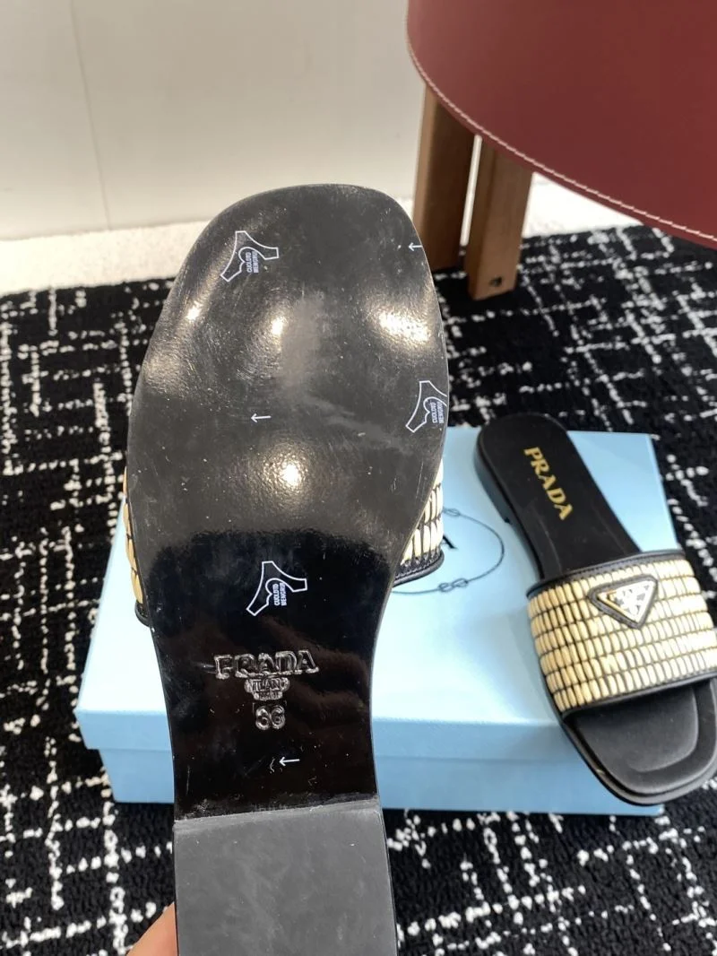 Prada Slippers Attractive 34023