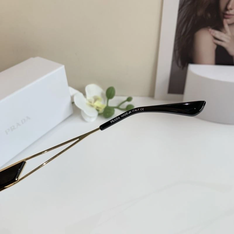 EyeCatching Prada Sunglasses 281950