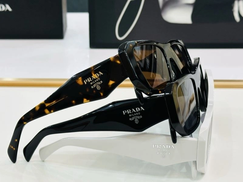 Youthful Prada Sunglasses 281882