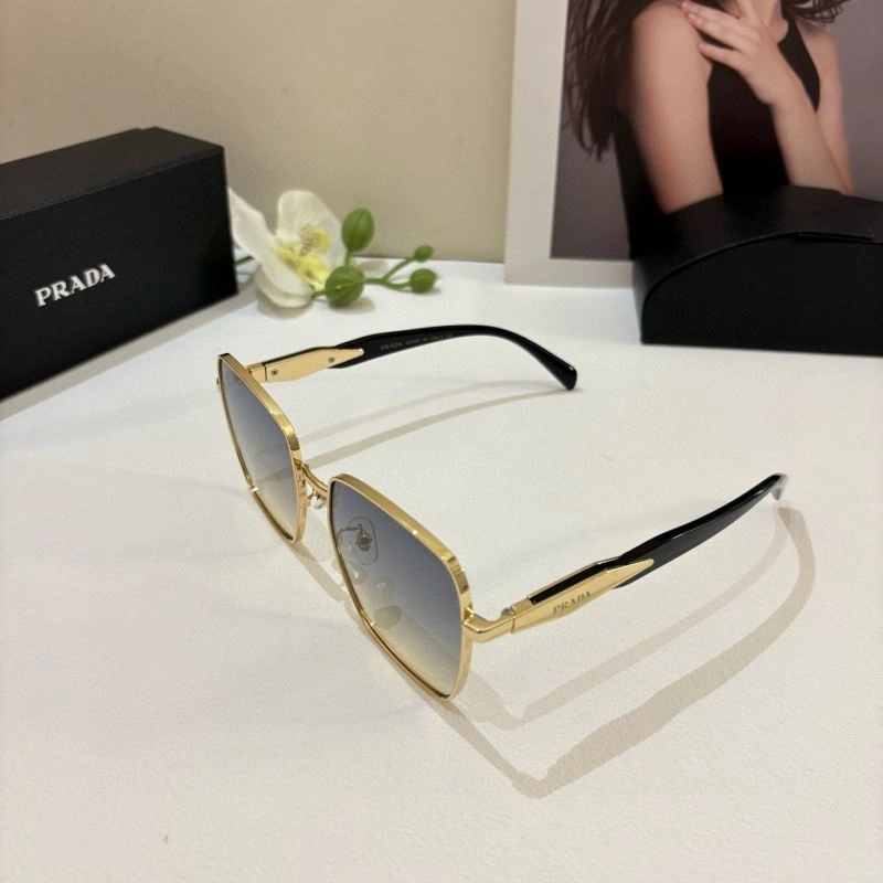 Trendsetting Prada Sunglasses 281843