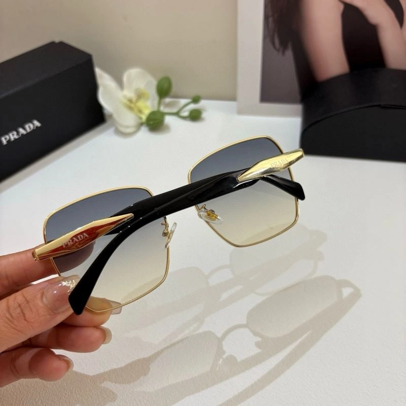 Trendsetting Prada Sunglasses 281843