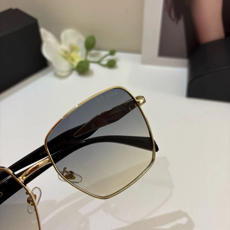 Trendsetting Prada Sunglasses 281843