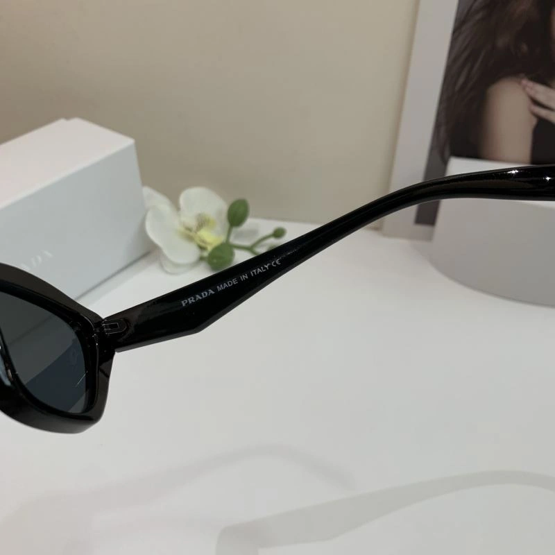 Supportive Prada Sunglasses 281814