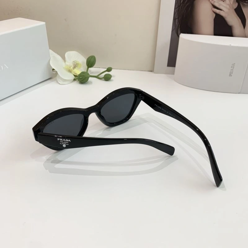Supportive Prada Sunglasses 281814