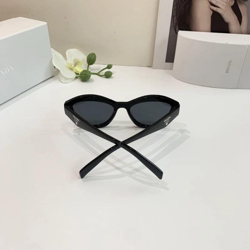 Supportive Prada Sunglasses 281814