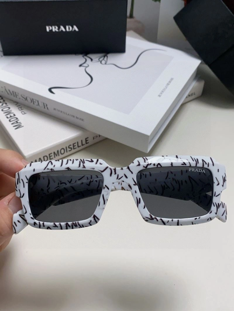 Snug Prada Sunglasses 282021