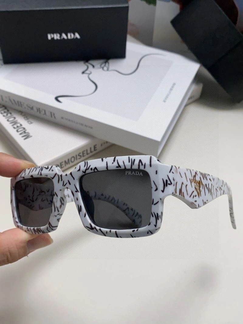 Snug Prada Sunglasses 282021