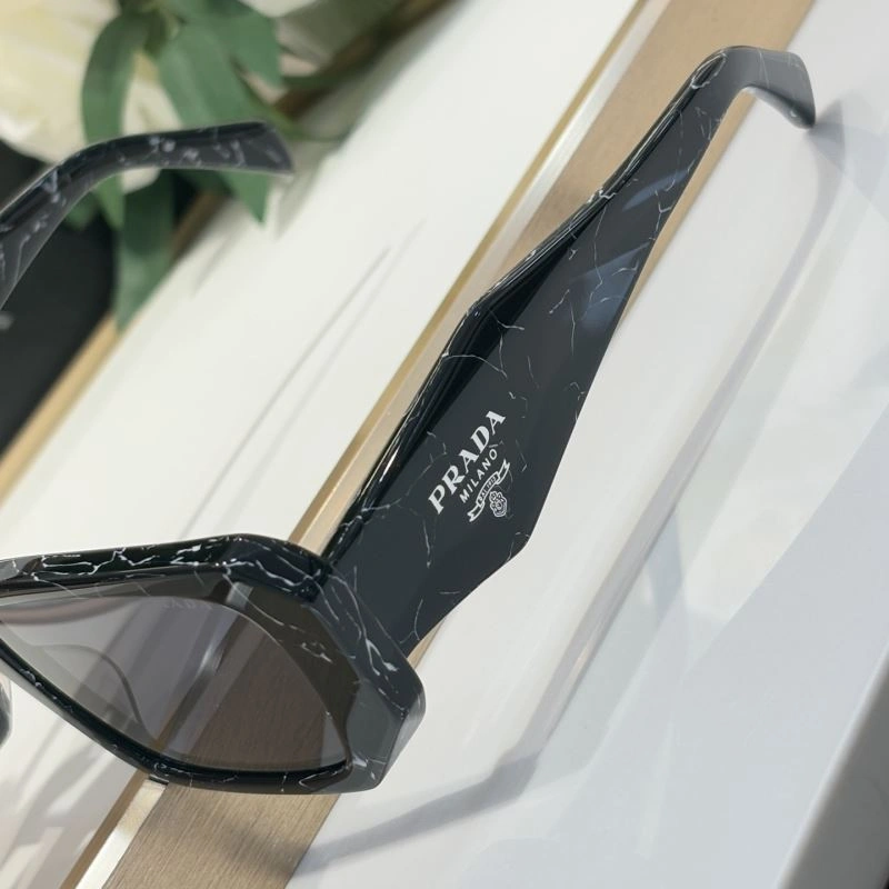 Elegant Prada Sunglasses 282160