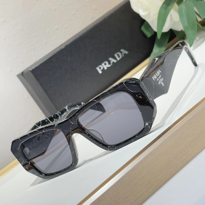 Elegant Prada Sunglasses 282160