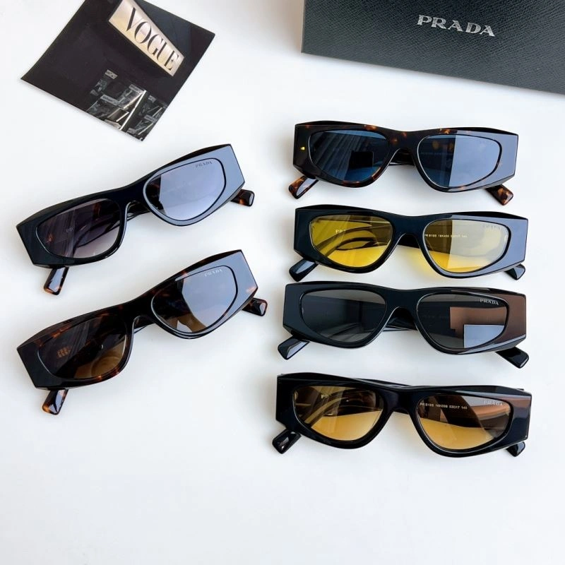 Trendsetting Prada Sunglasses 282108