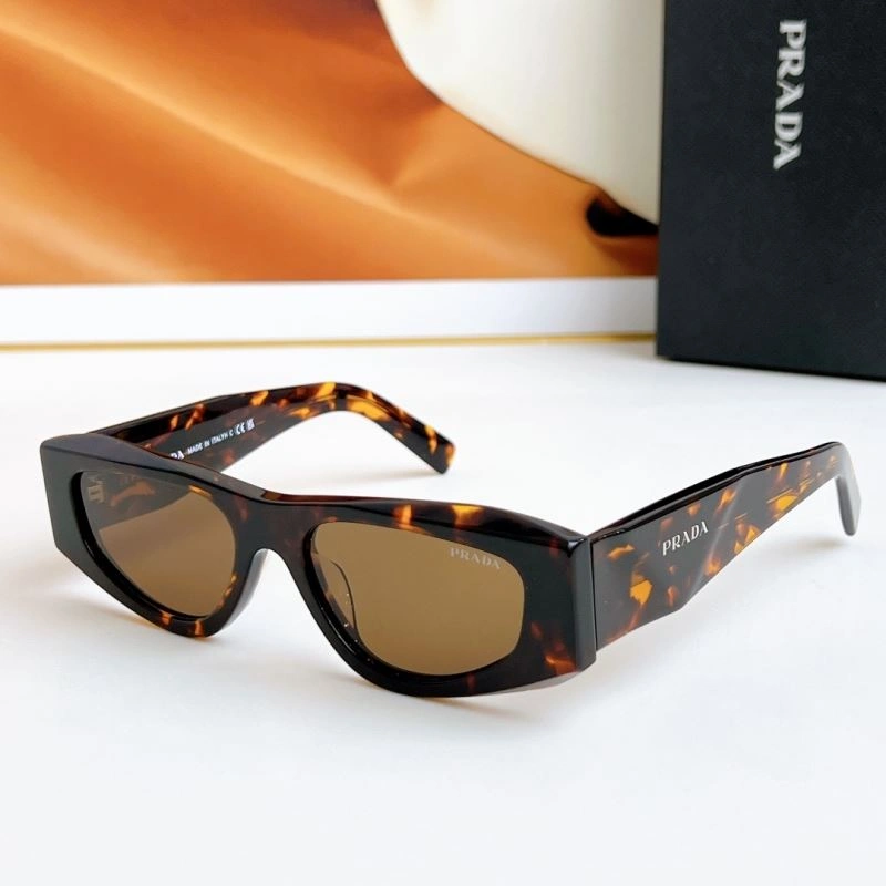 Trendsetting Prada Sunglasses 282108