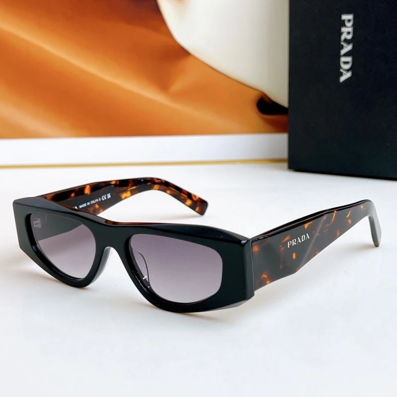 Trendsetting Prada Sunglasses 282108