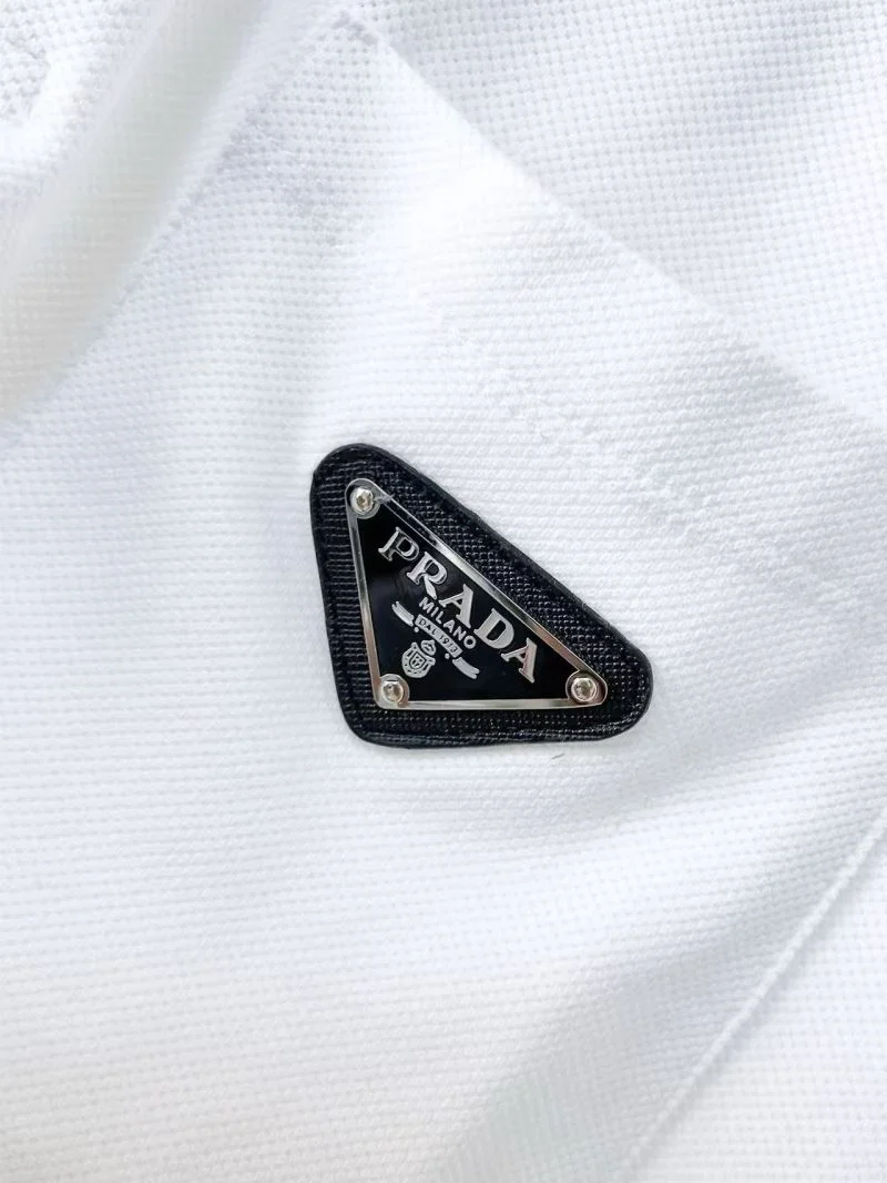 Refined Prada T-Shirts 166757