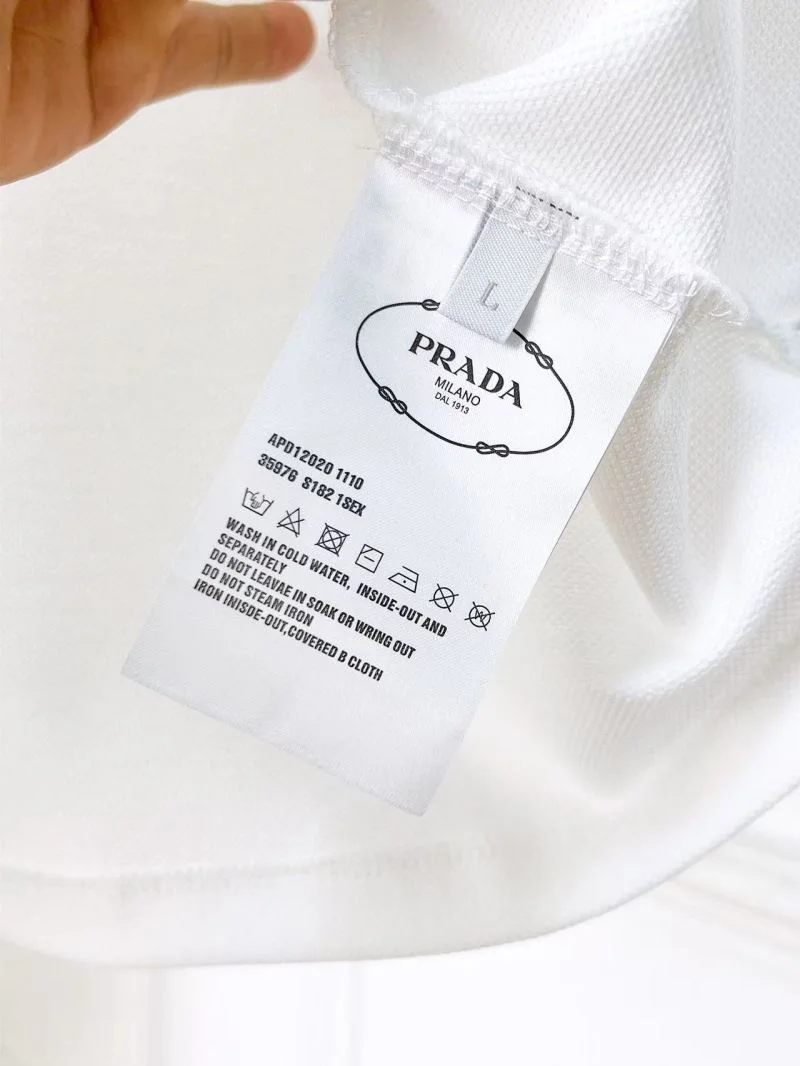 Refined Prada T-Shirts 166757