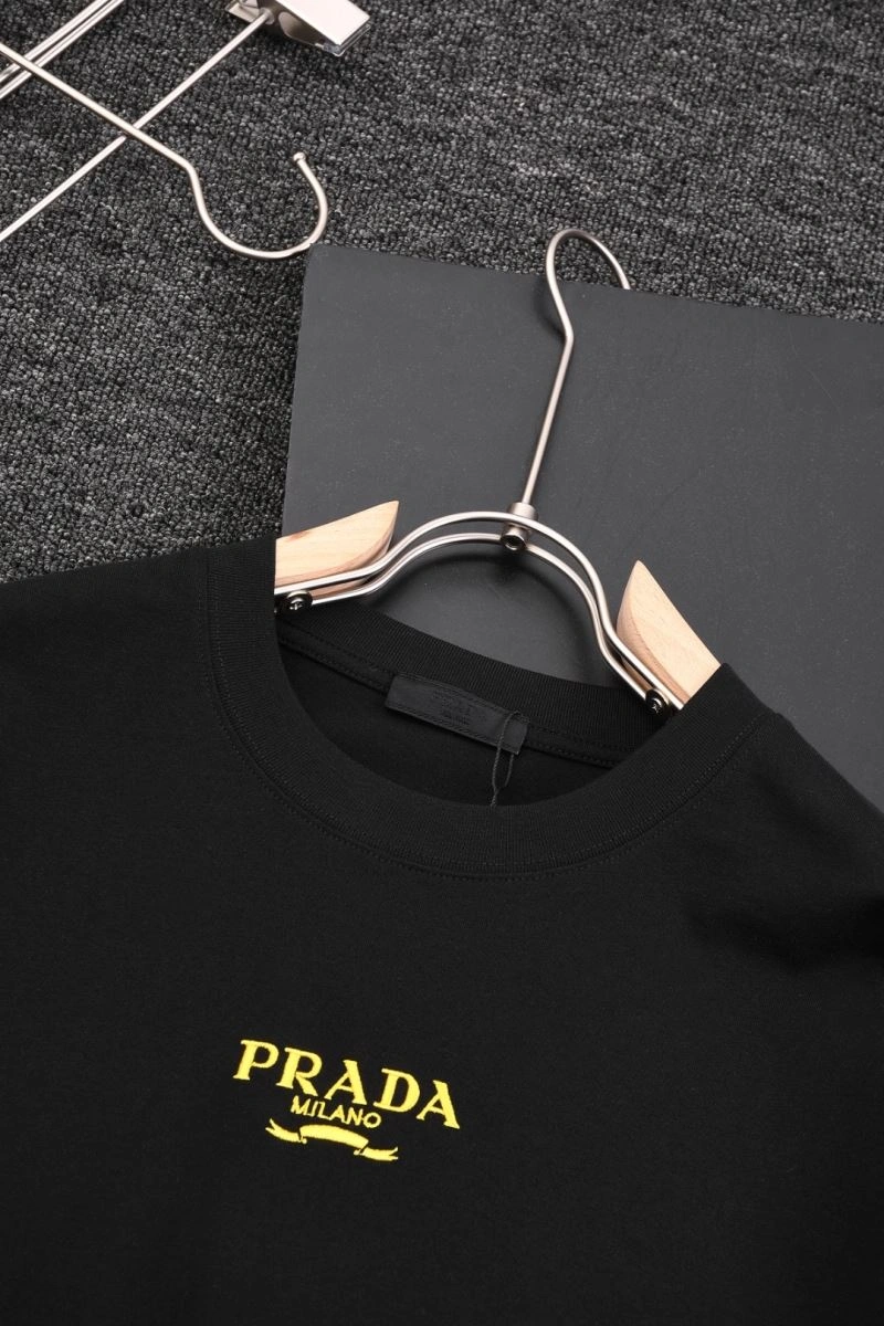 Trendsetting Prada T-Shirts 171423