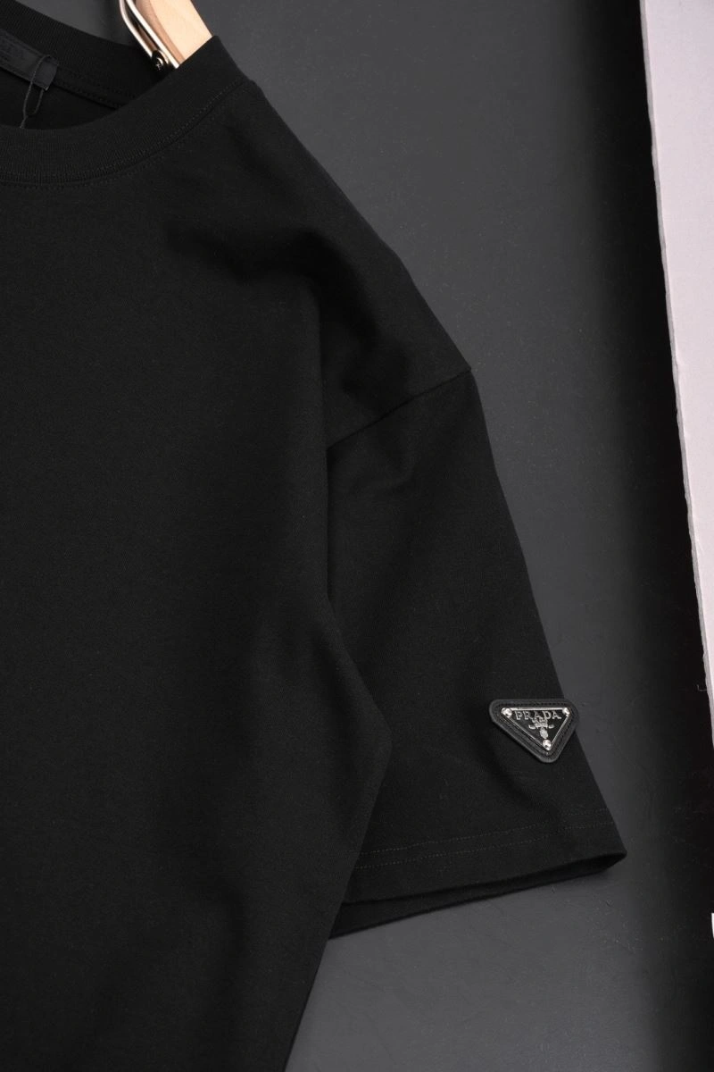 Trendsetting Prada T-Shirts 171423