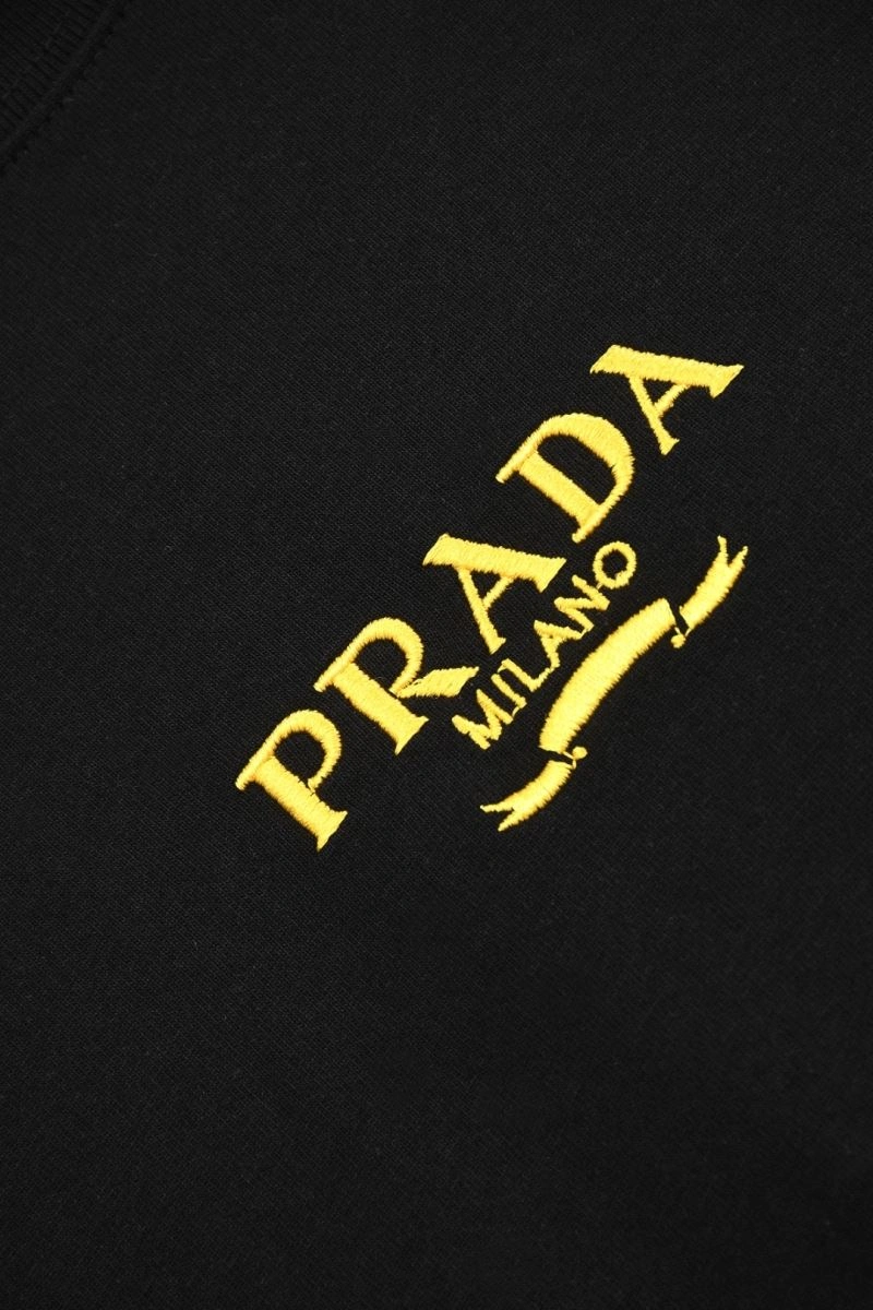 Trendsetting Prada T-Shirts 171423