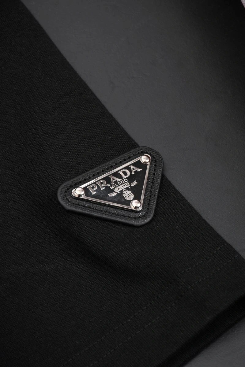 Trendsetting Prada T-Shirts 171423