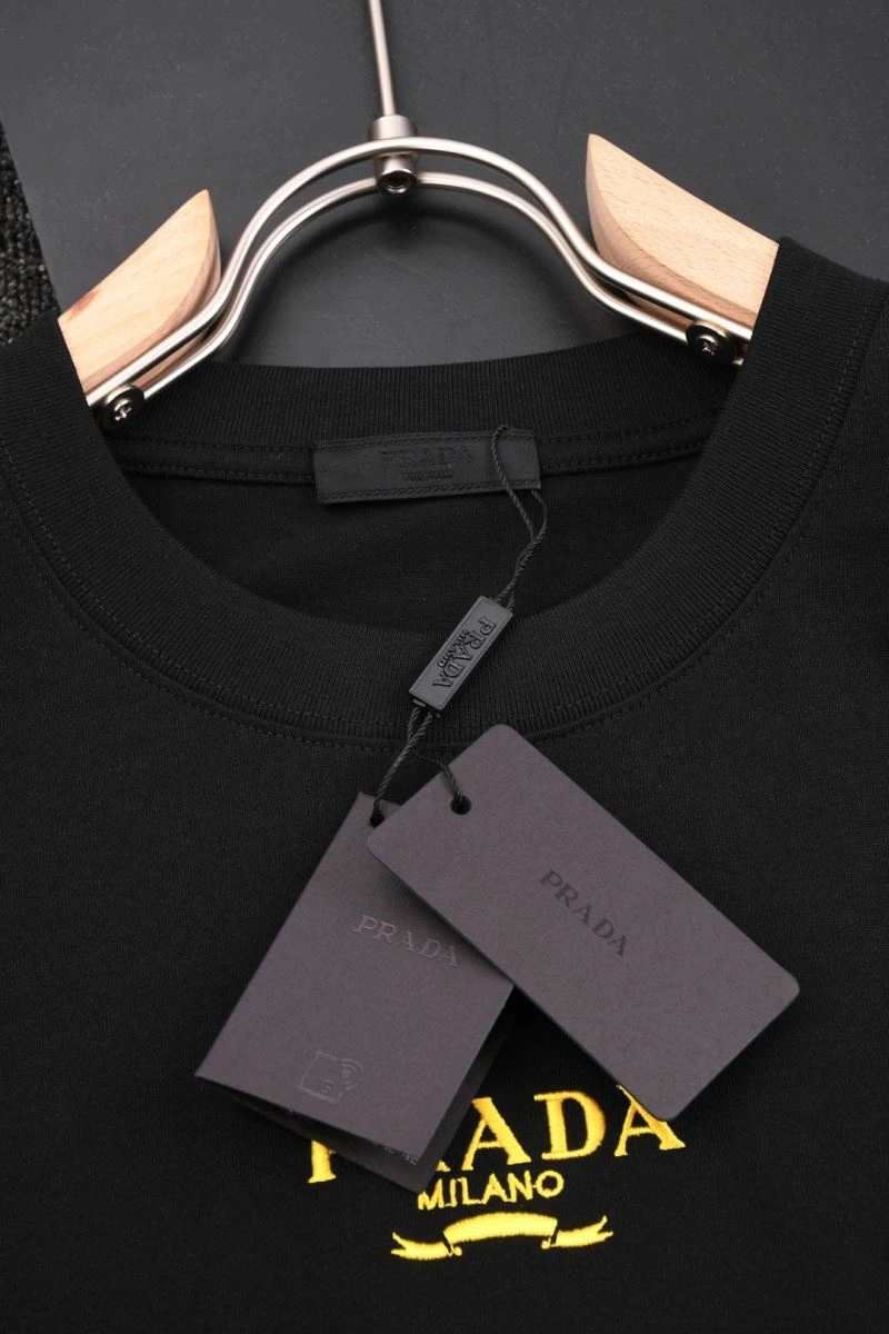 Trendsetting Prada T-Shirts 171423