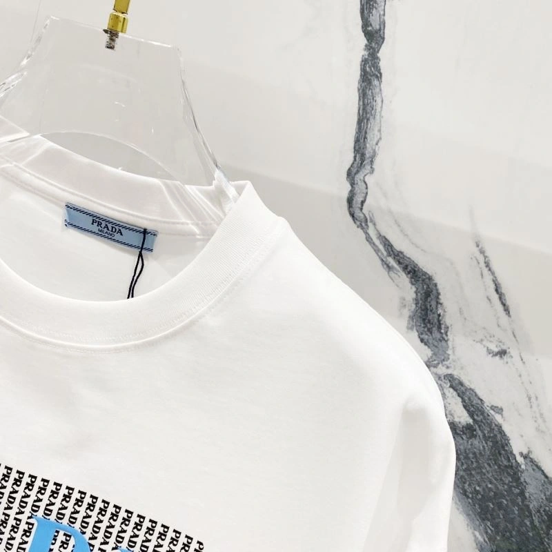 Timeless Prada T-Shirts 171829