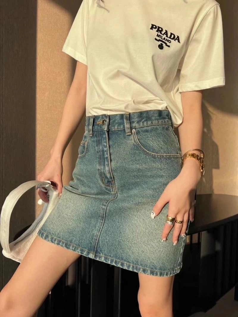 WellDesigned Prada T-Shirts 171426