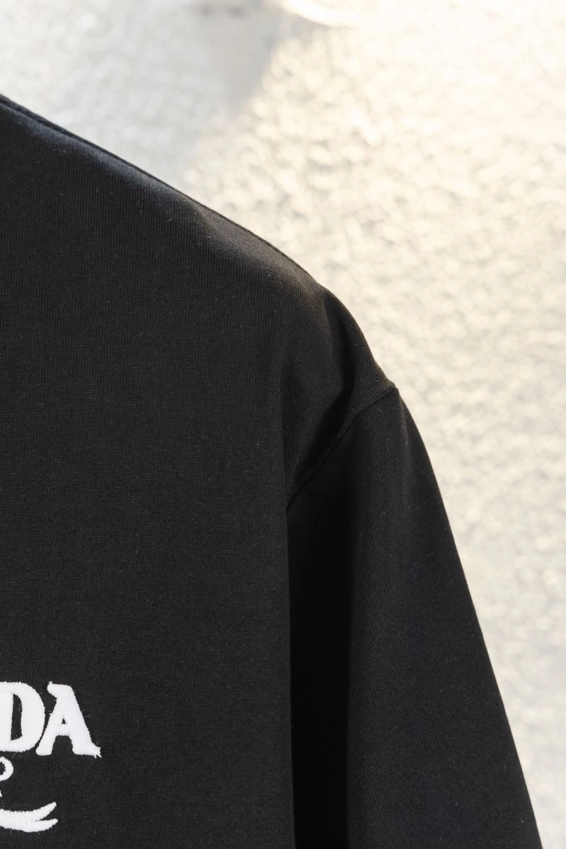 Trendsetting Prada T-Shirts 171381