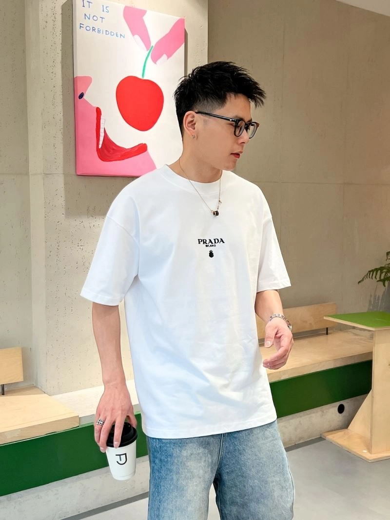 ModernLook Prada T-Shirts 171367
