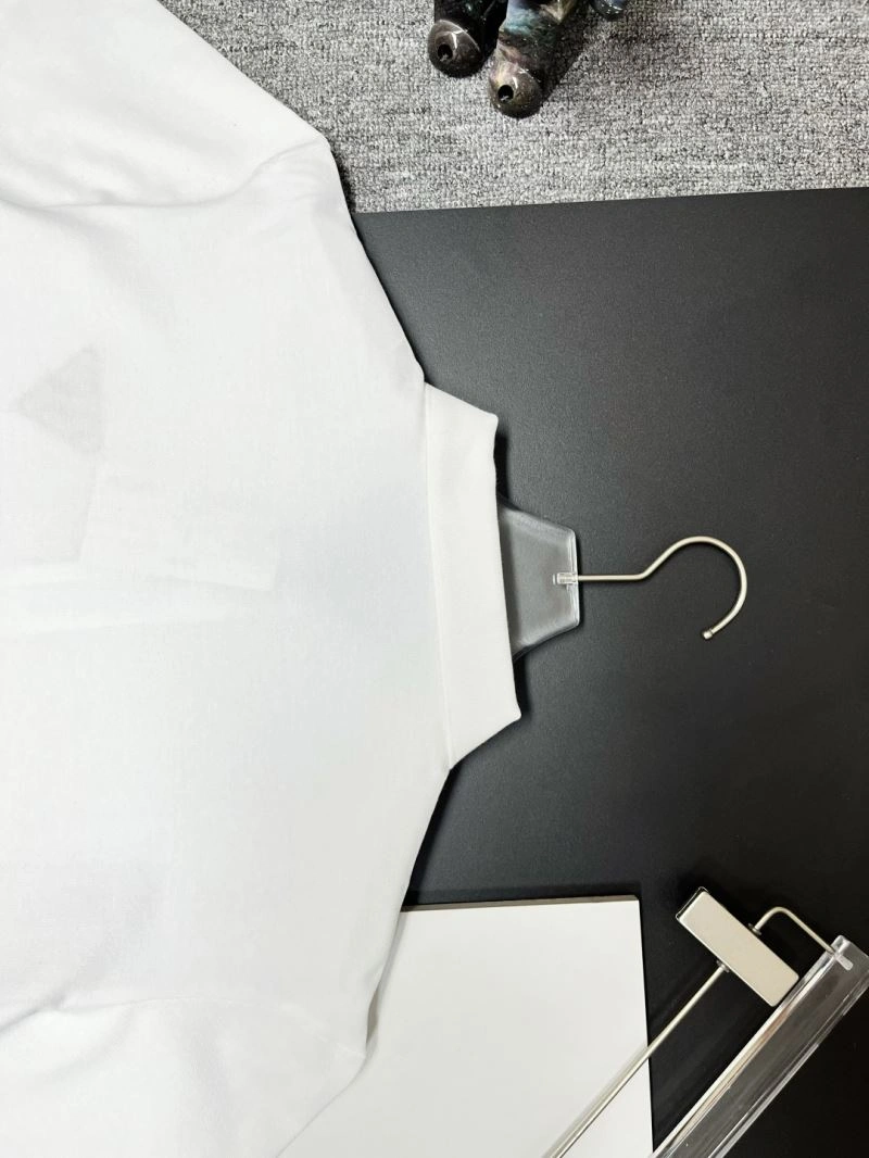 ModernLook Prada T-Shirts 171395