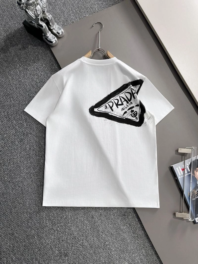Trendsetting Prada T-Shirts 171302