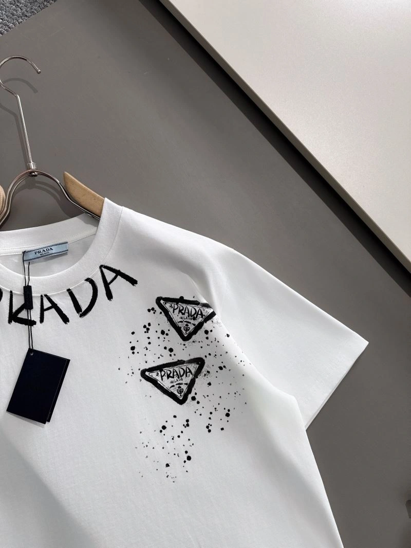 Trendsetting Prada T-Shirts 171302
