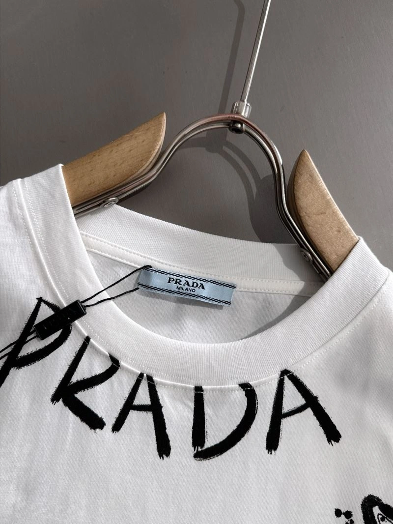 Trendsetting Prada T-Shirts 171302