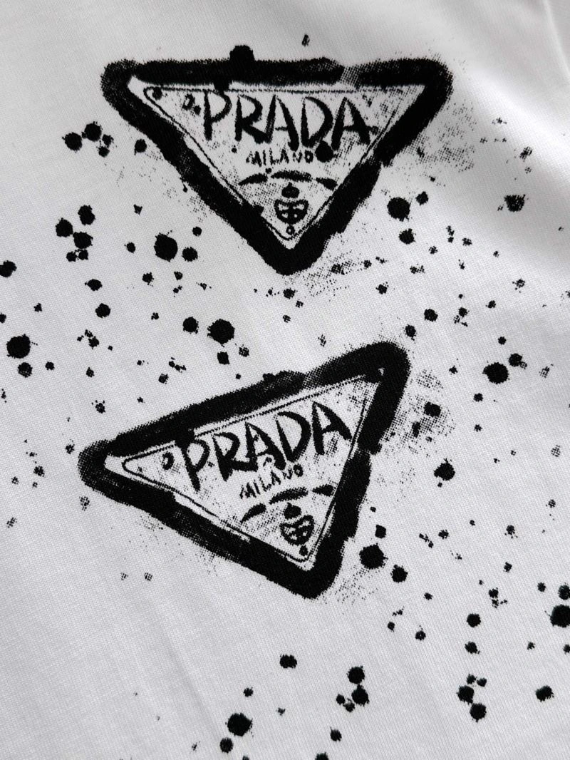 Trendsetting Prada T-Shirts 171302