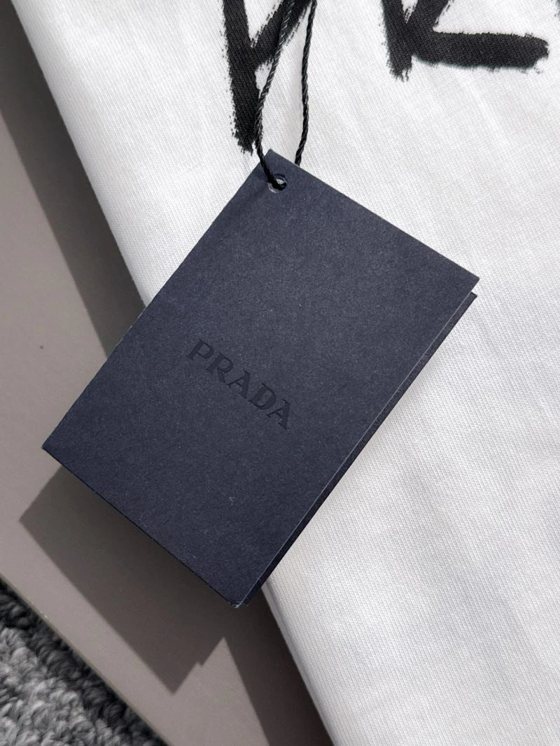 Trendsetting Prada T-Shirts 171302