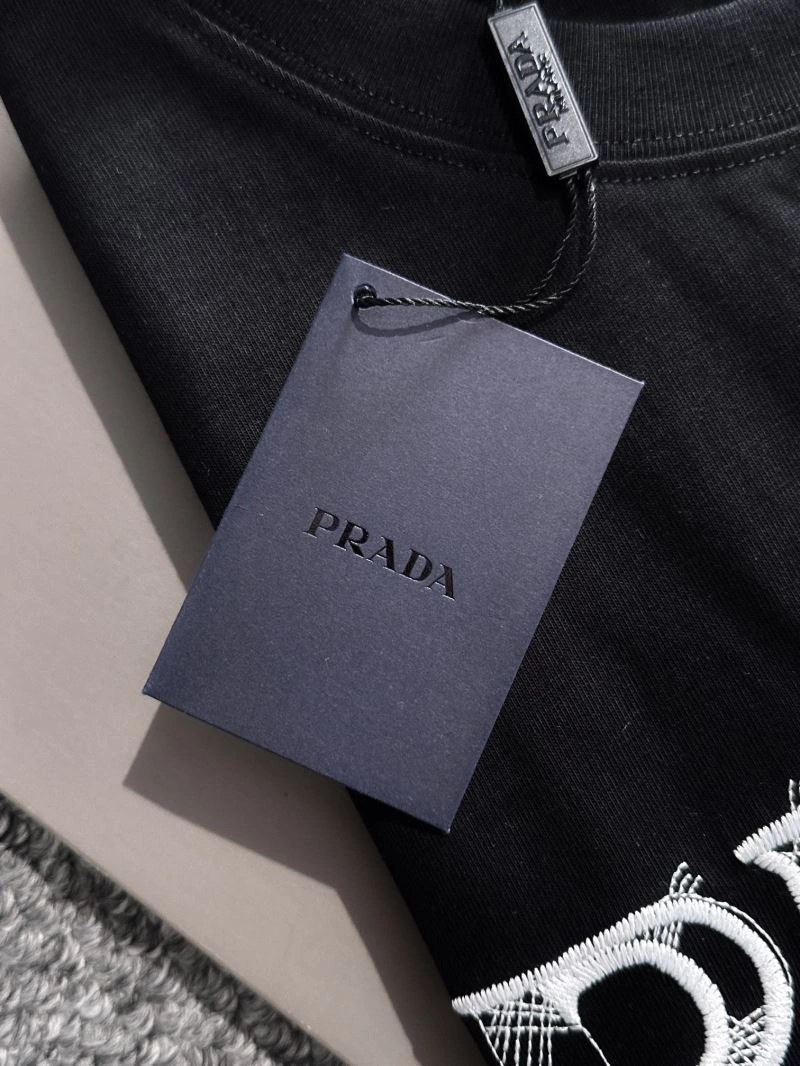 Effortless Prada T-Shirts 171295