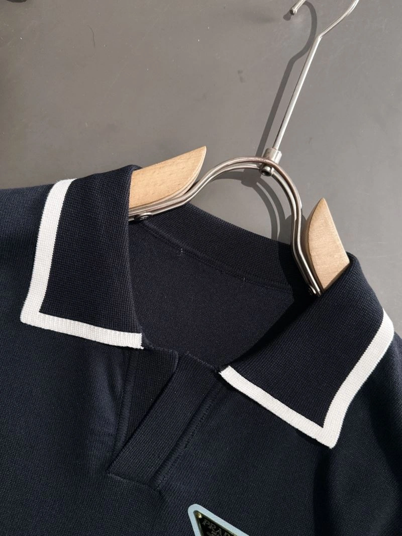 Trendsetting Prada T-Shirts 171328