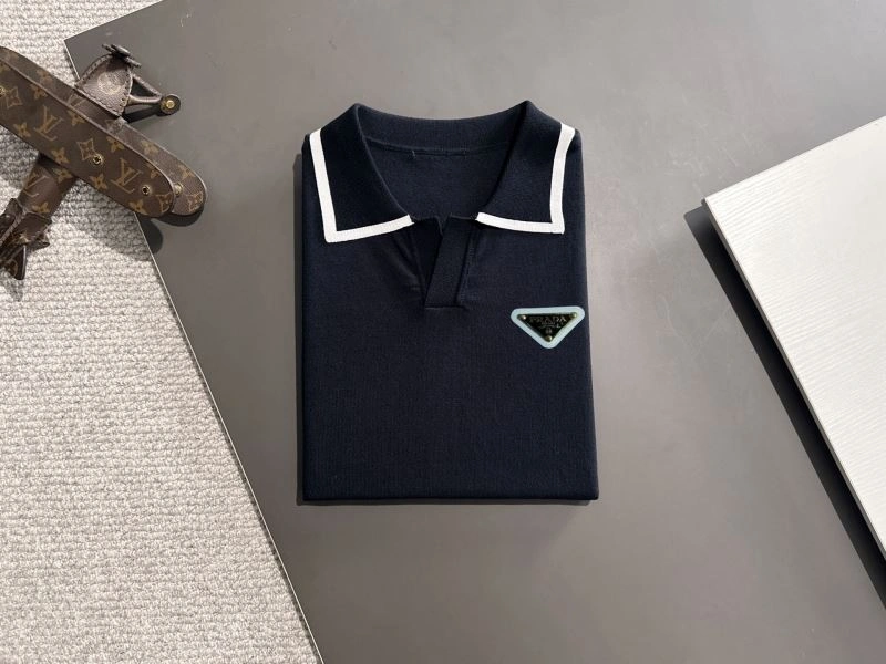 Trendsetting Prada T-Shirts 171328