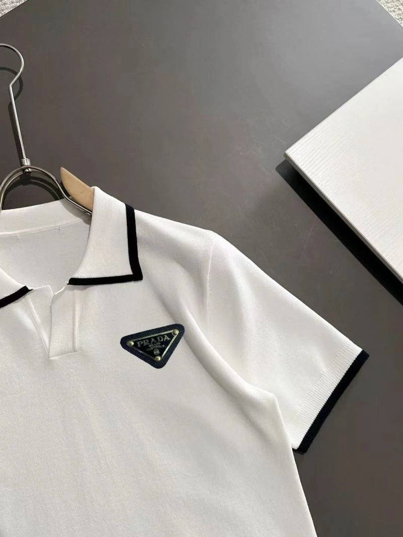 Prada T-Shirts WellDesigned 171286